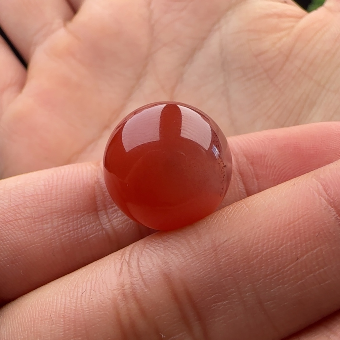 南红玛瑙未镶嵌圆珠14.9孔边矿点