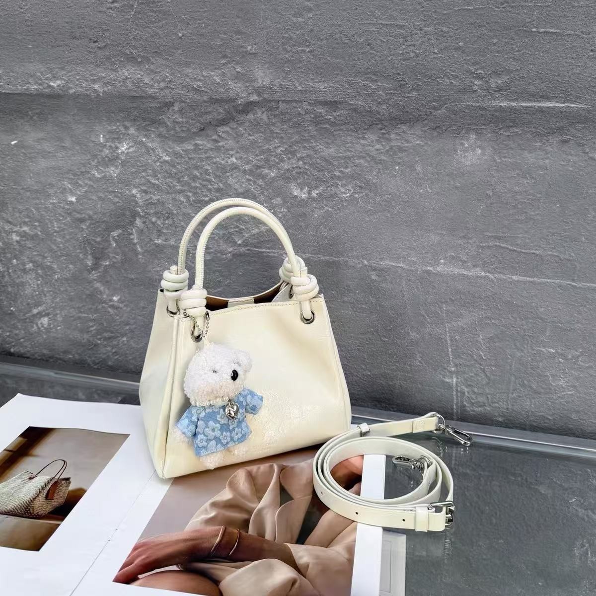 简约手提水桶包包女2025新款精致通勤包大容量单肩斜挎包9232