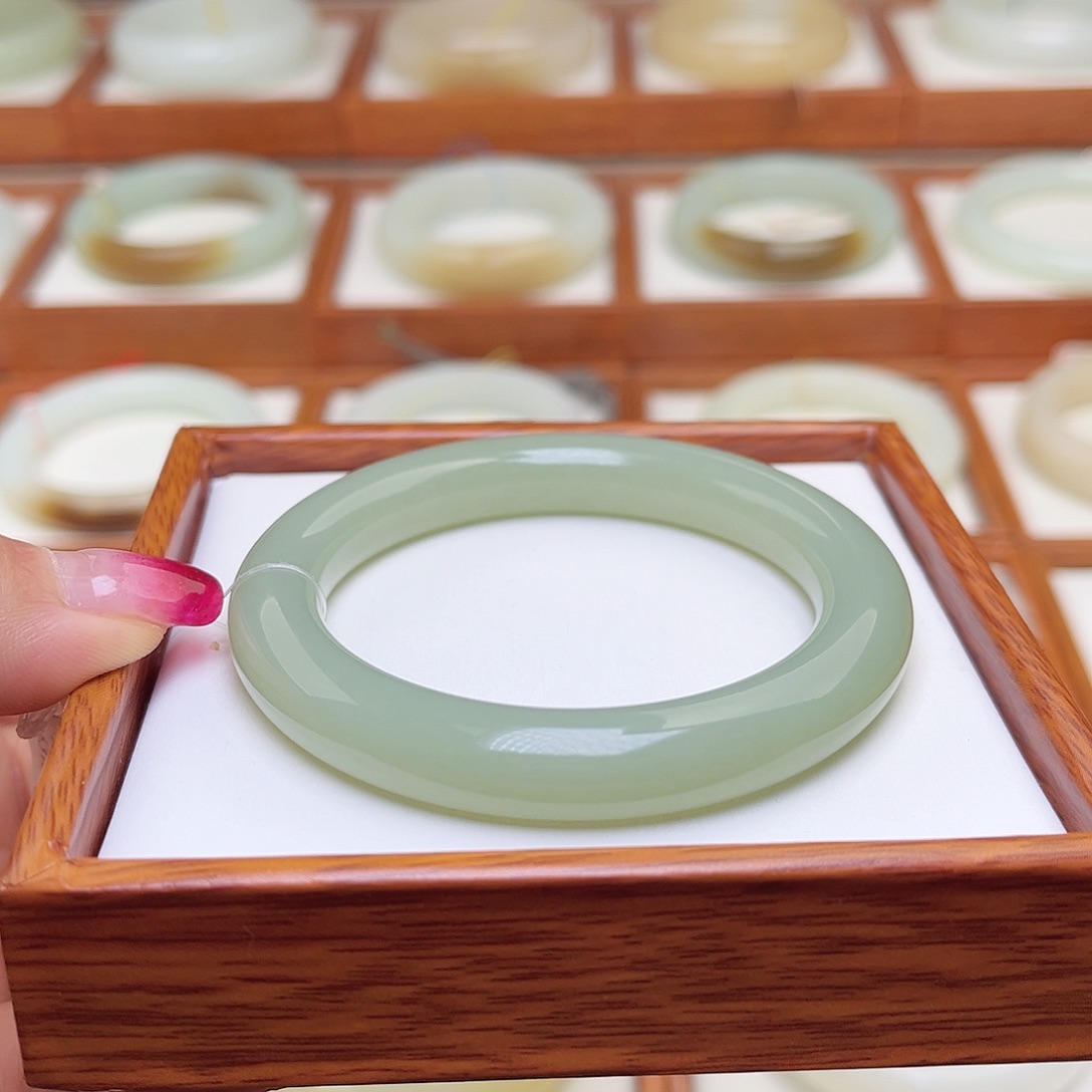 和田玉手镯未镶嵌53.6