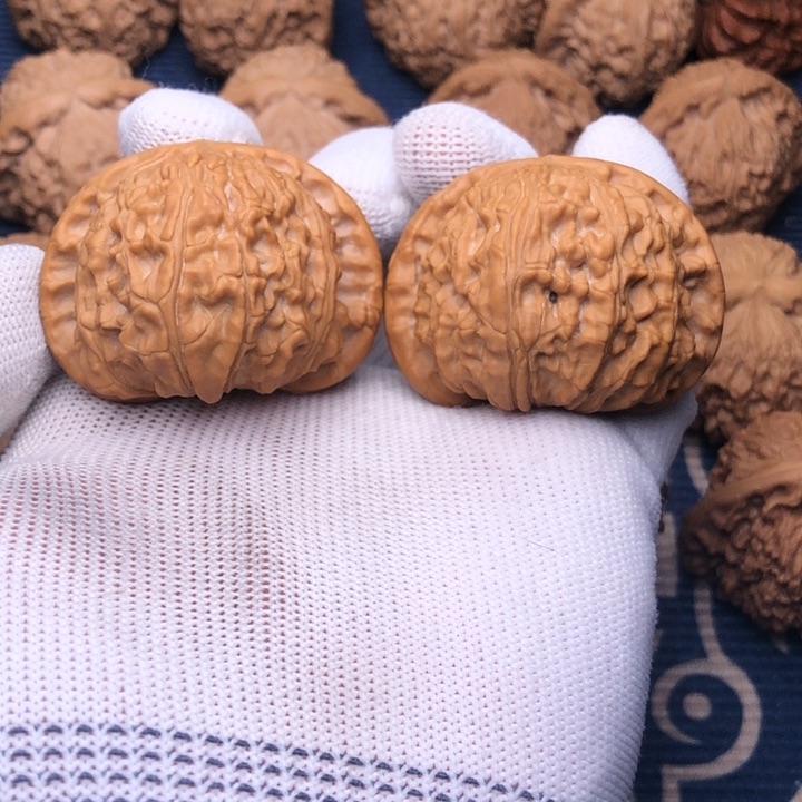 文玩核桃吊坠总****爸白狮子