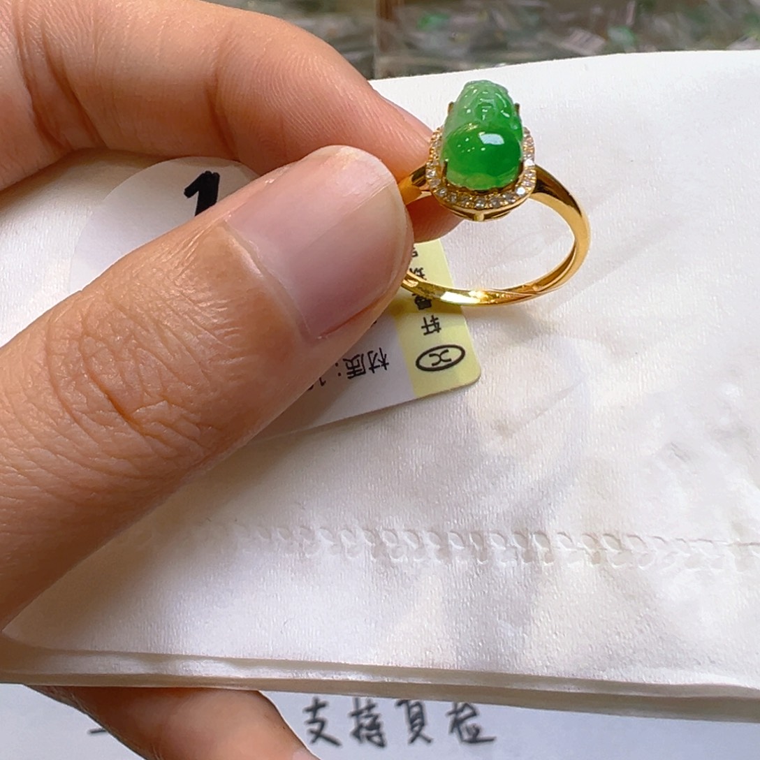 翡翠18K金镶嵌戒指