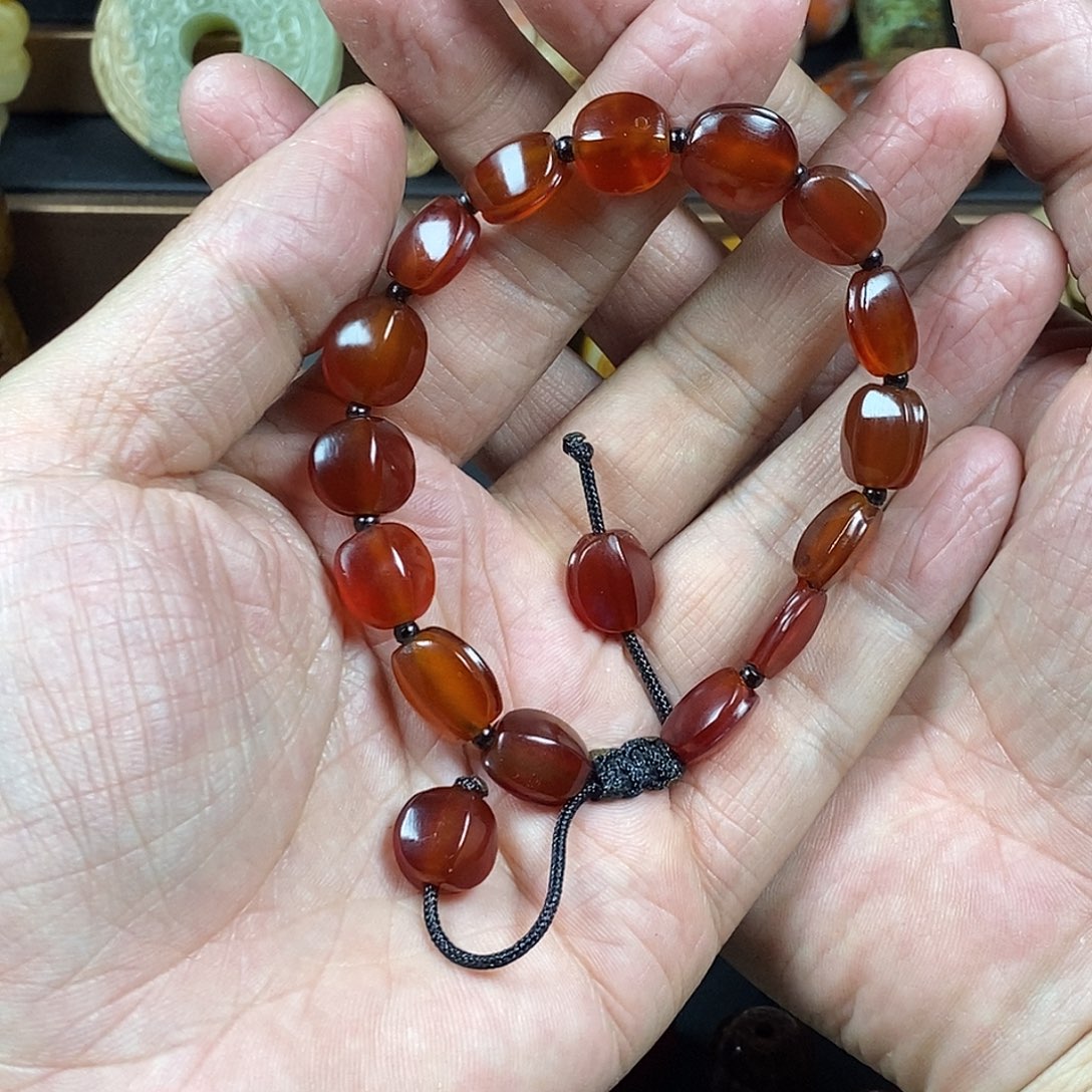 玛瑙/玉髓手串未镶嵌云****瓶