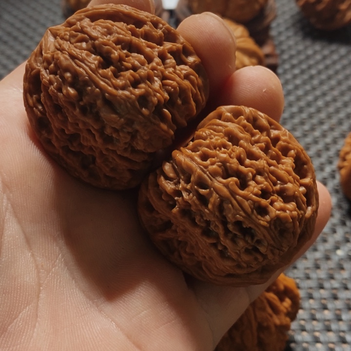 不***往文玩核桃吊坠文玩核桃南疆