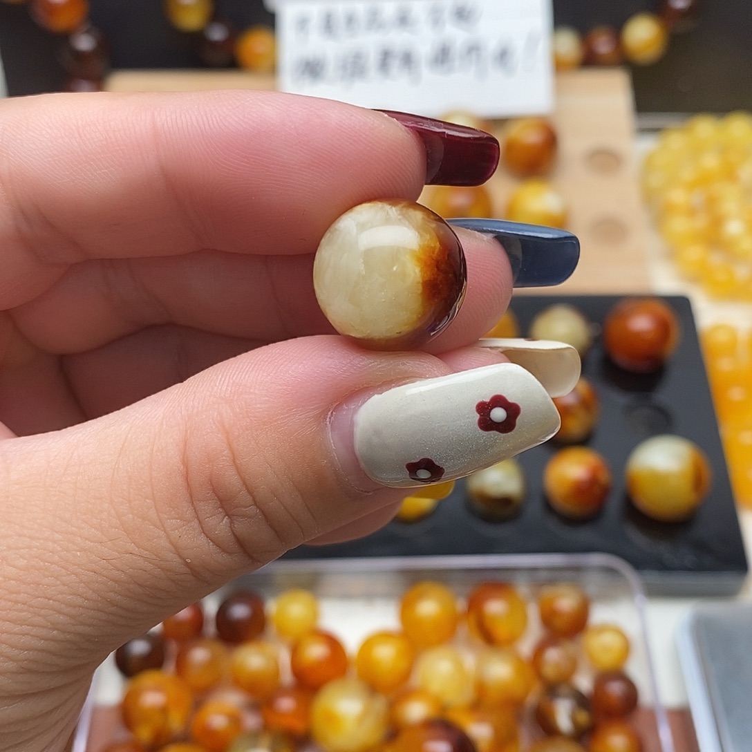 泡***鼠裸石虫珀未镶嵌蜜蜡