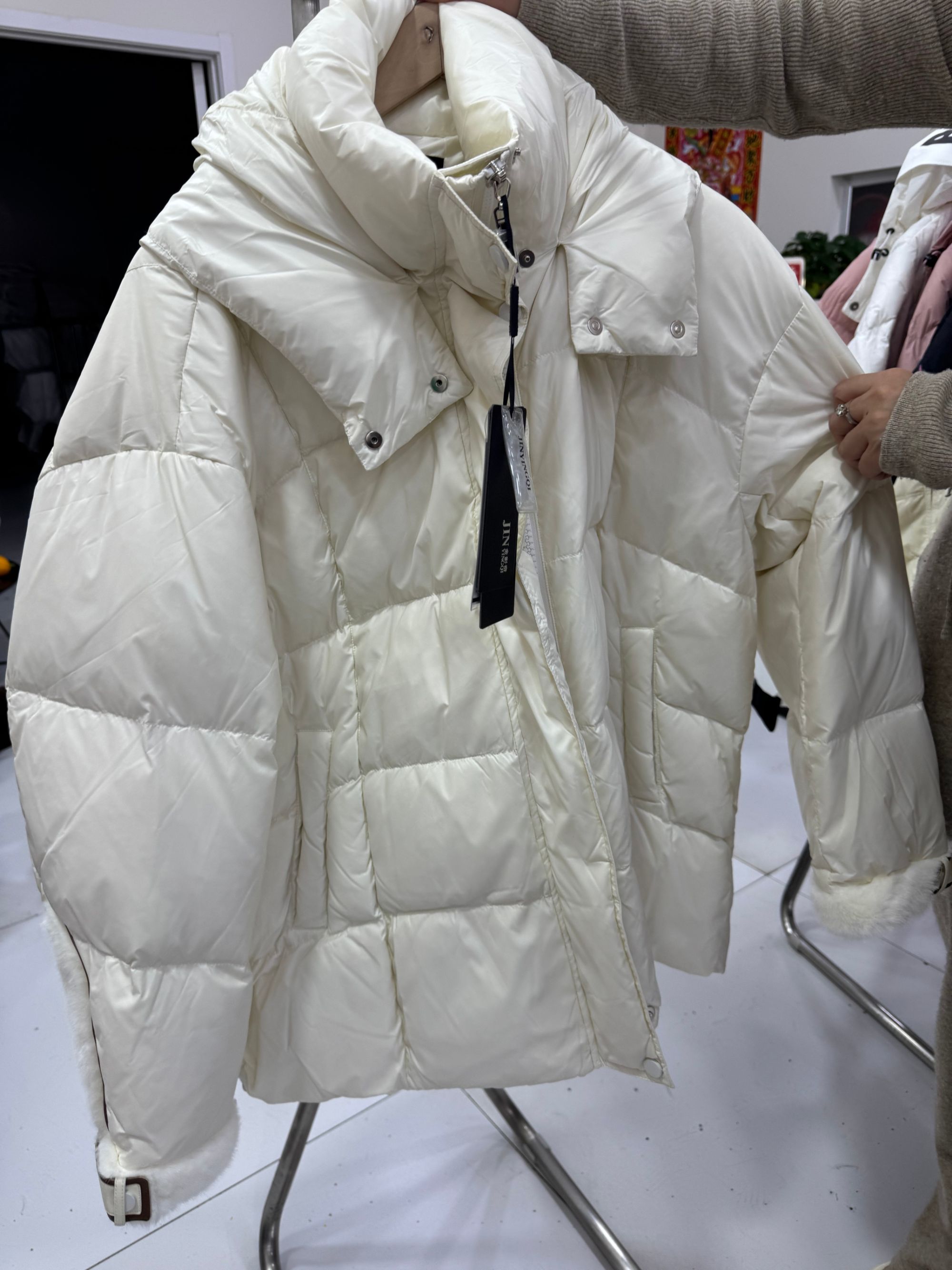 【聪姐推荐】98363新款高品质连帽羽绒服（衣长74，胸围138）