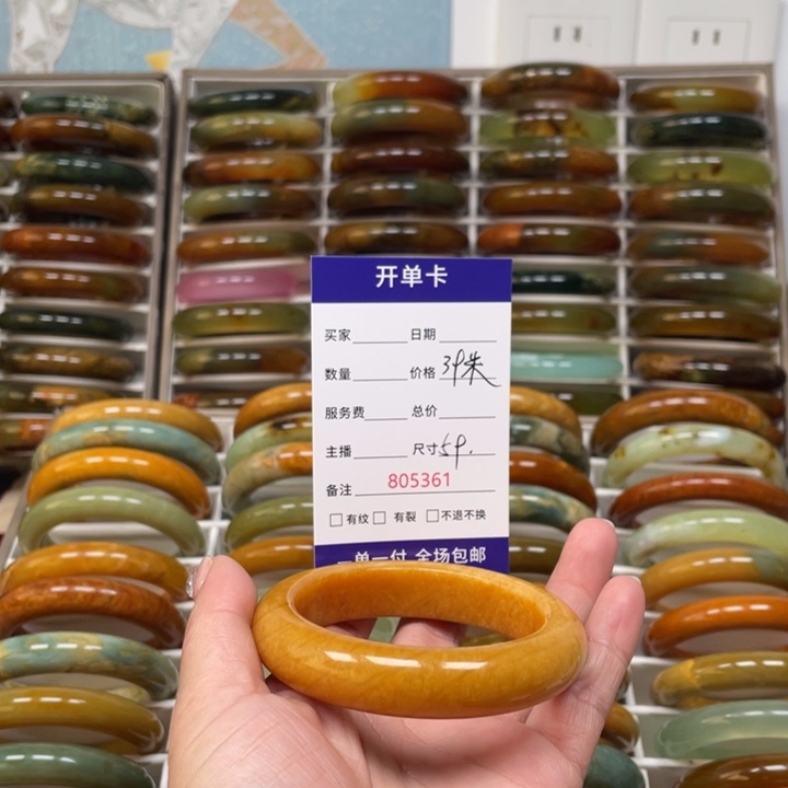 玺***贝蛇纹石玉未镶嵌手镯