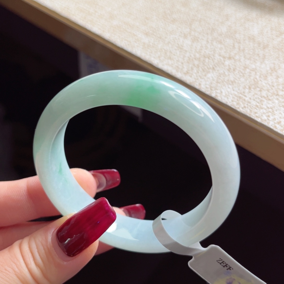 翡翠手镯未镶嵌手镯