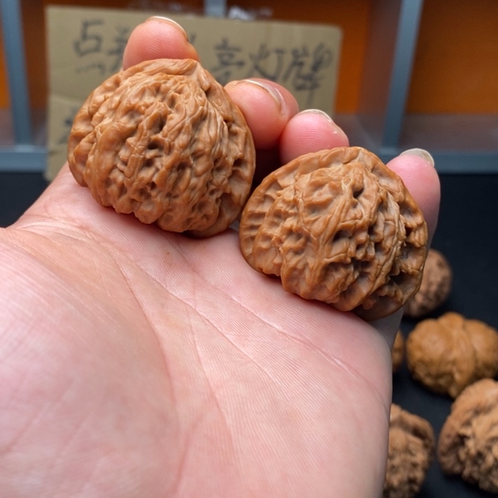 一***灯文玩核桃把件文玩核桃三角白