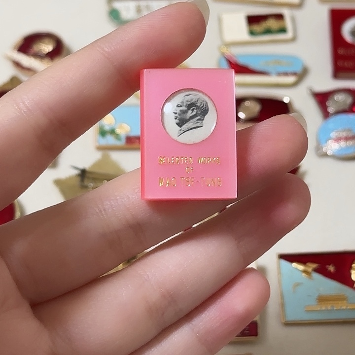 库***饰红色收藏直播像章