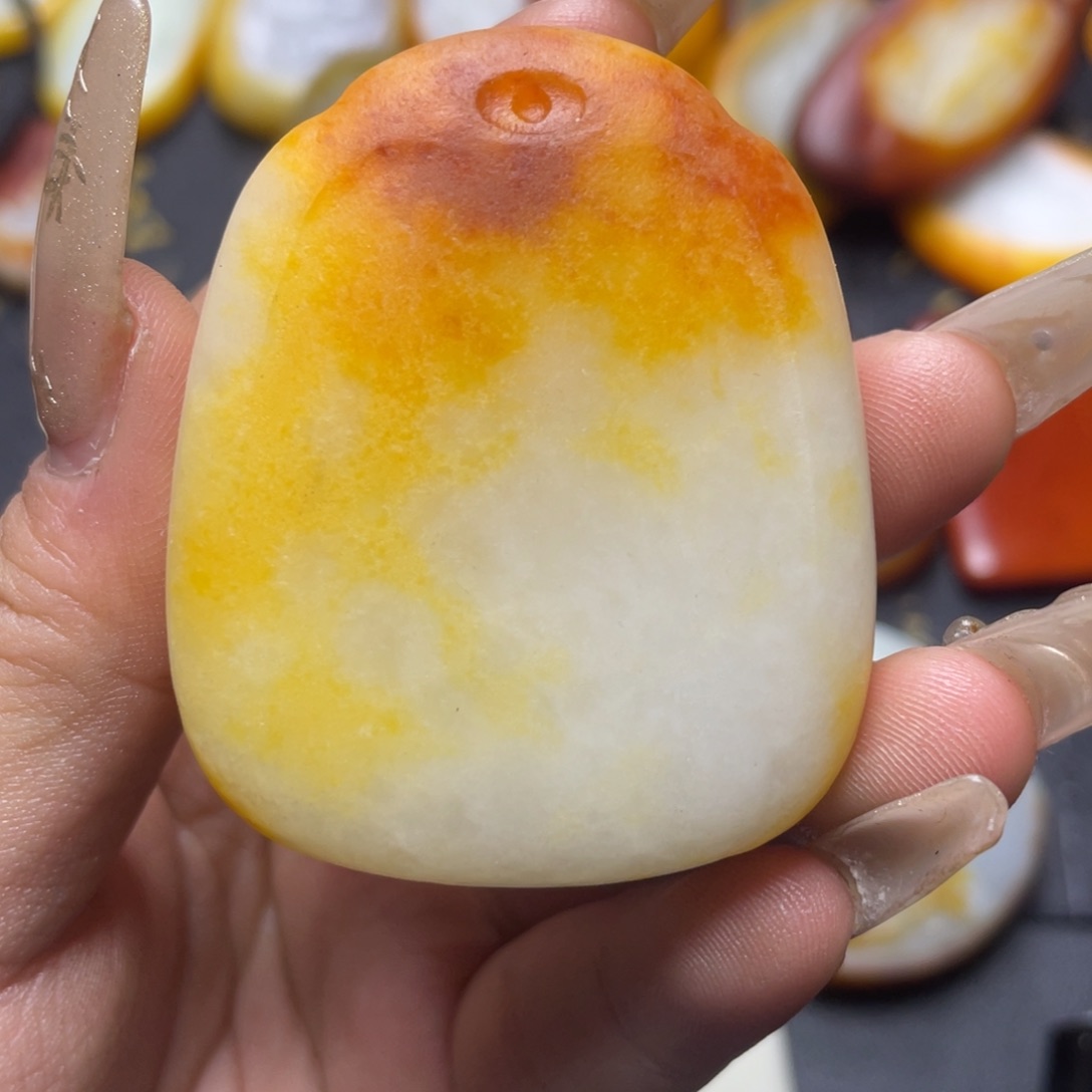 和田玉挂件未镶嵌人*