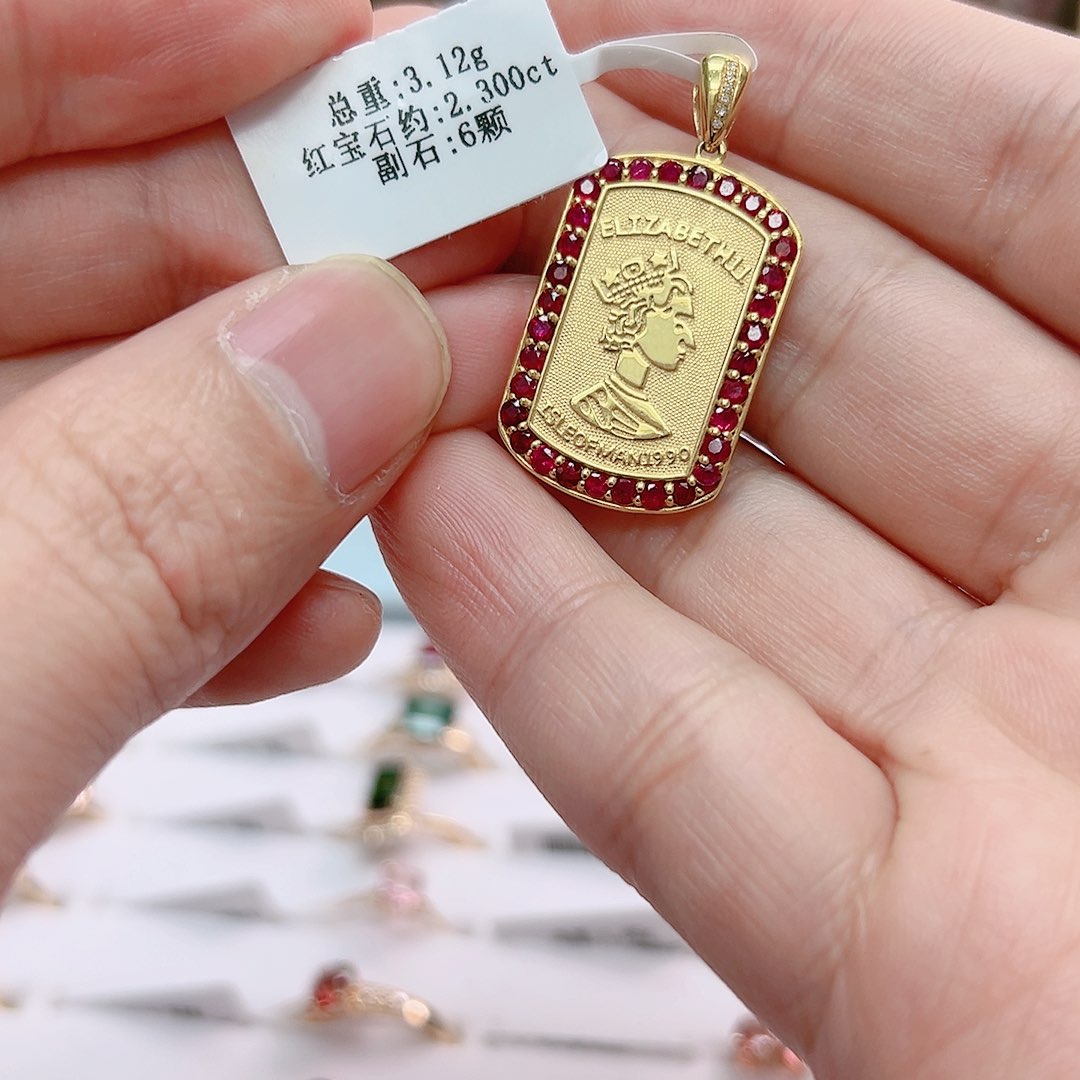 红宝石吊坠18K金镶嵌
