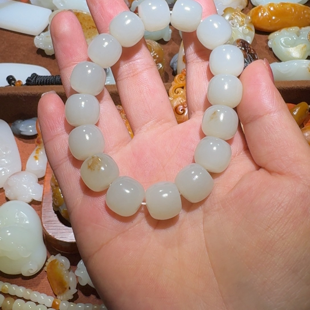 和田玉挂件未镶嵌辉**月