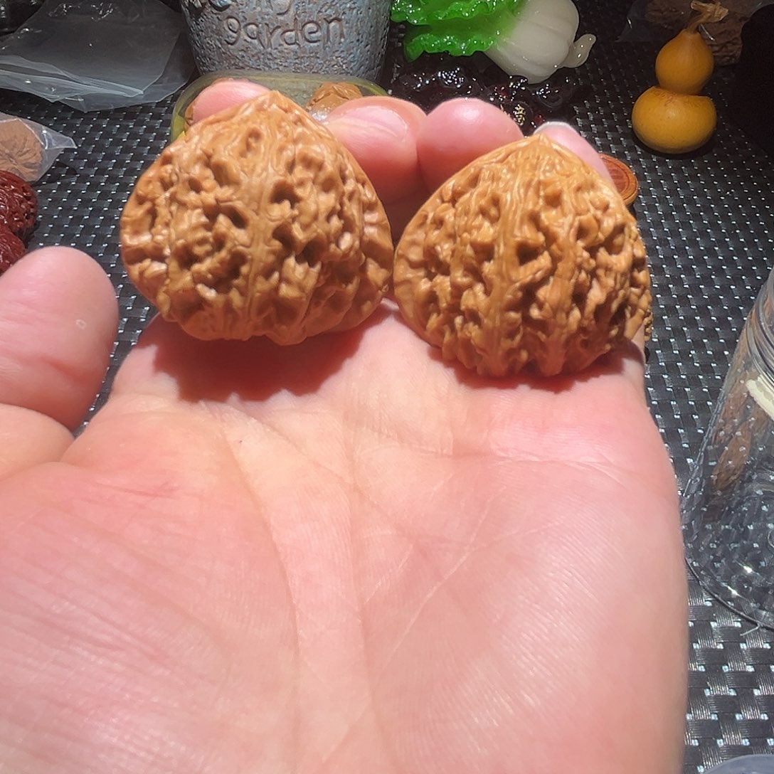 文玩核桃把件三角白