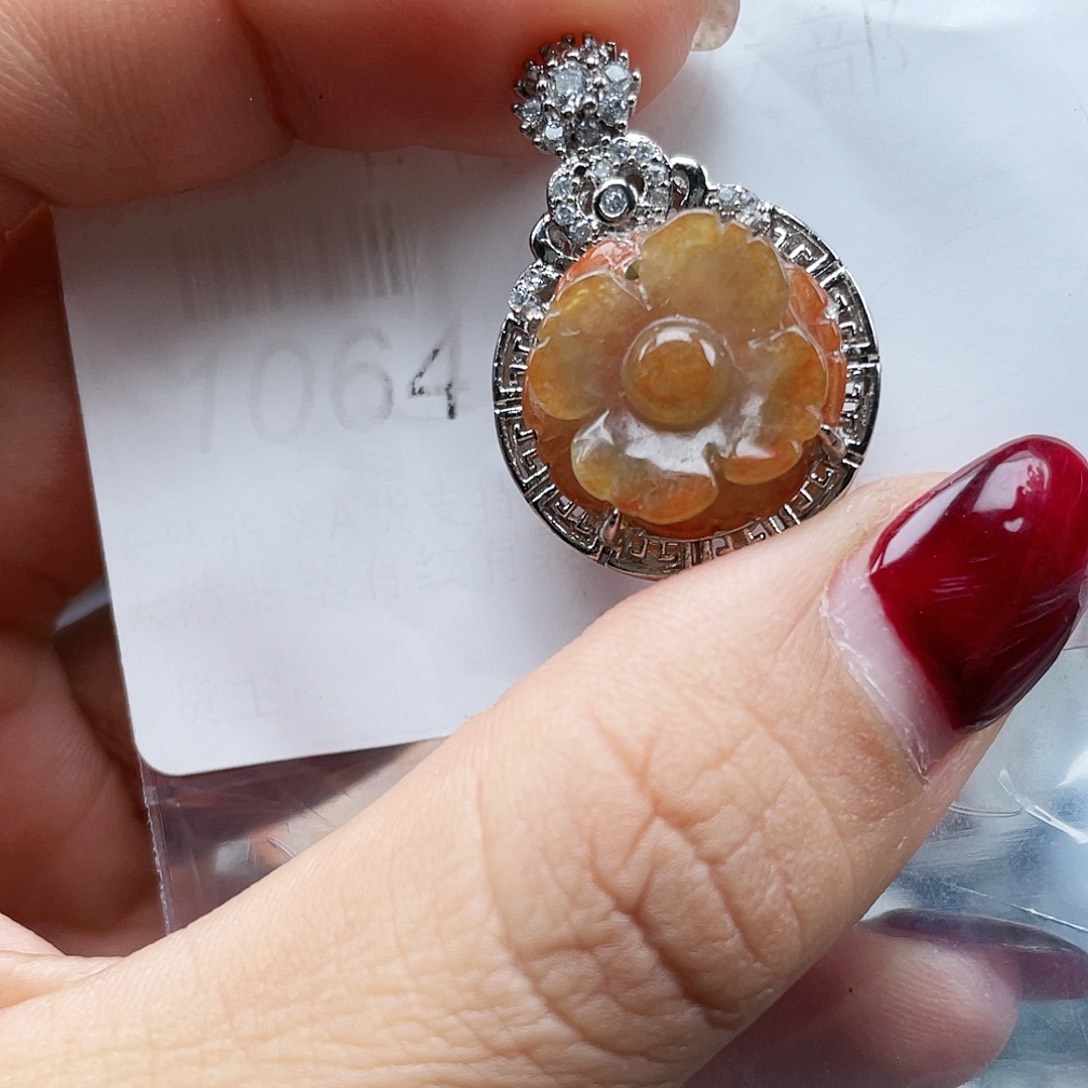 翡翠颈饰未镶嵌翡翠