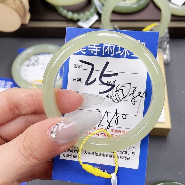 和田玉未镶嵌手镯