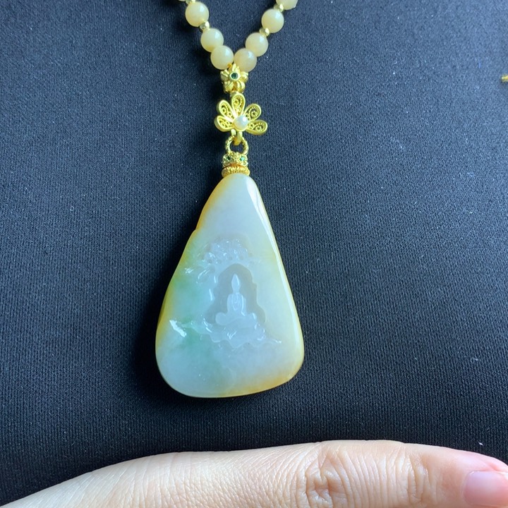 翡翠颈饰未镶嵌翡翠