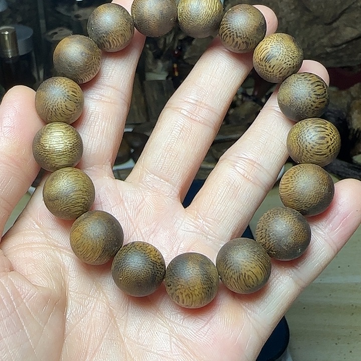 侠***哥白奇1.3圆珠老料13.5克