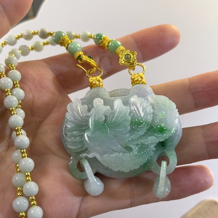 翡翠吊坠(赠链)未镶嵌代编织