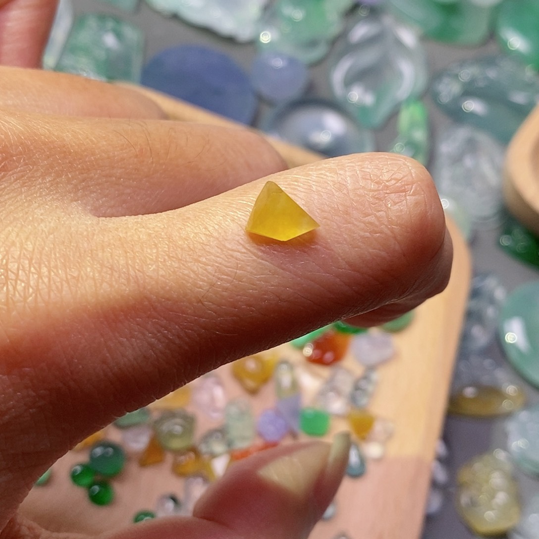 翡翠颈饰未镶嵌翡翠