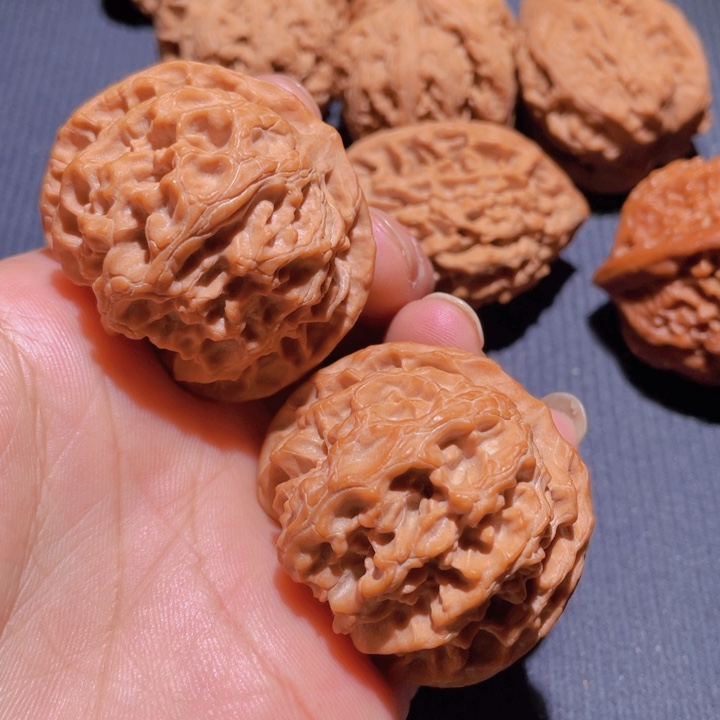 文玩核桃吊坠苹果园