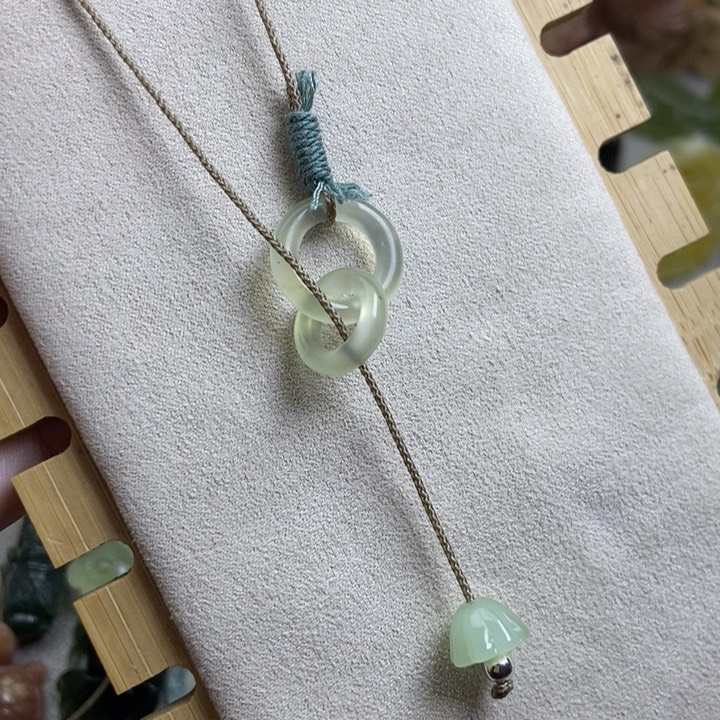 蛇纹石玉挂件未镶嵌