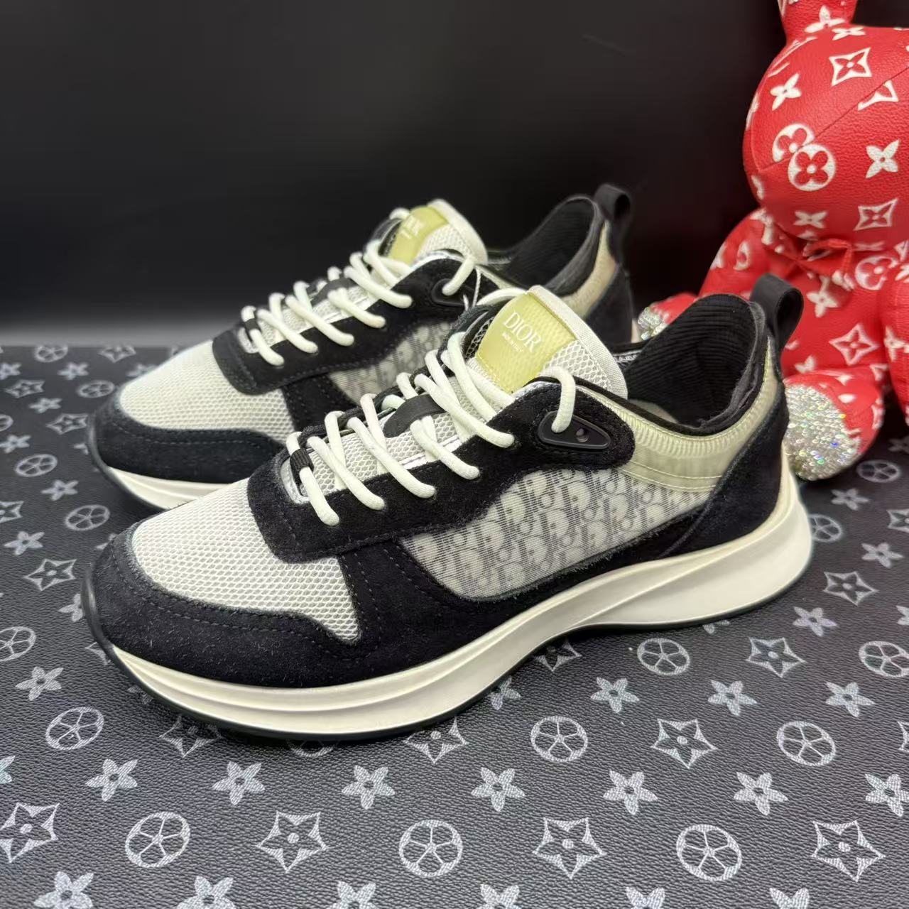 95新 DIOR/迪奥 男士黑白网纱b25运动鞋39.5欧码 ddm2930