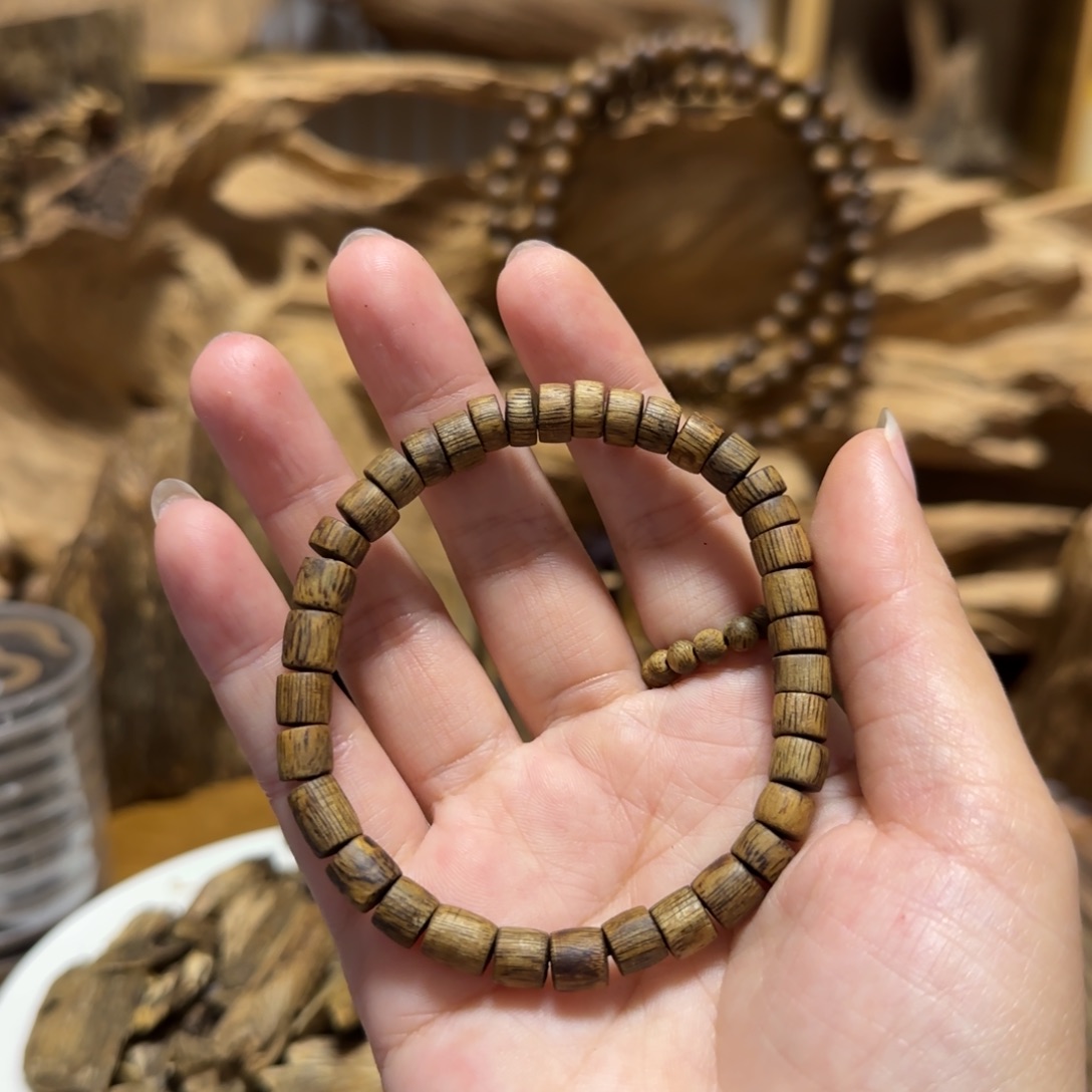 沉香沉香碎屑随型桶珠单圈3.9克