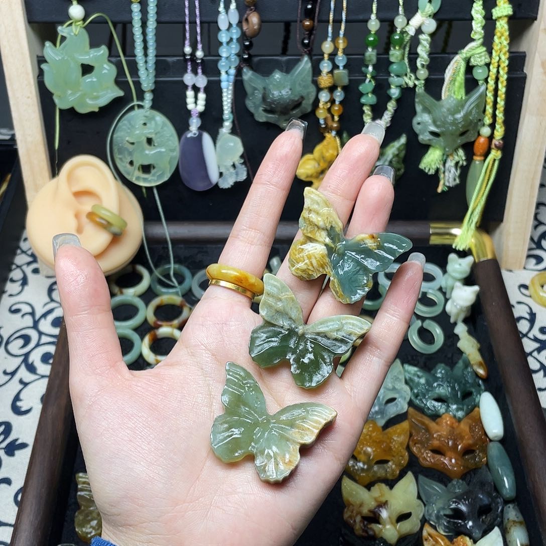 荼***靡蛇纹石玉未镶嵌颈饰专拍链接