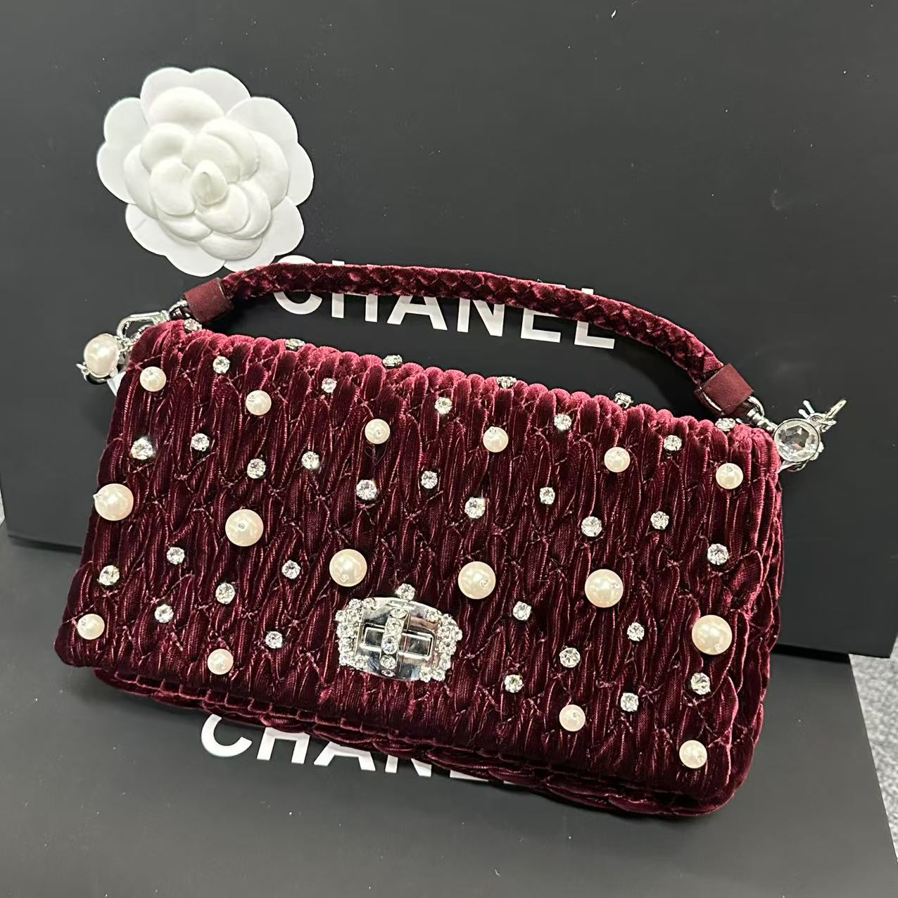 95新 MIU MIU/缪缪 泡泡专属/缪缪丝绒珍珠斜挎包/98新包展