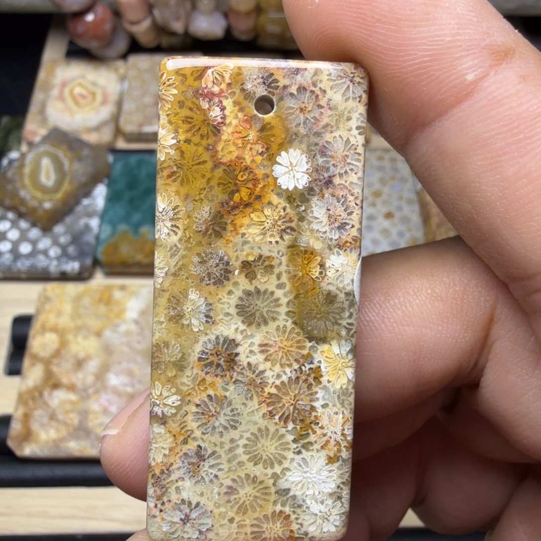 硅化玉未镶嵌纯天然色有机玉石保真色