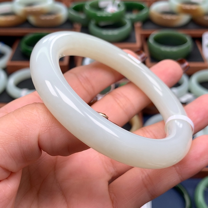 和田玉手镯未镶嵌