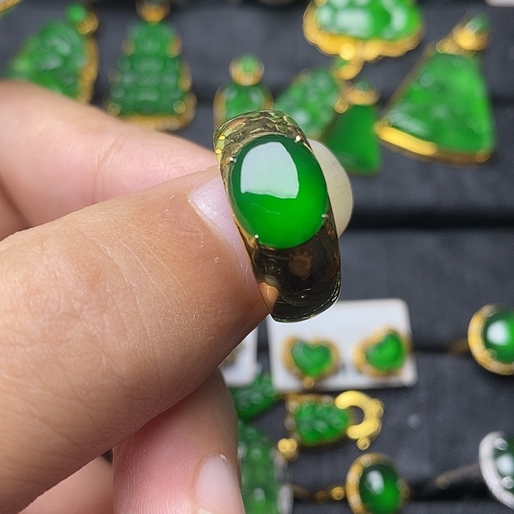 清***月翡翠18K金镶嵌戒指