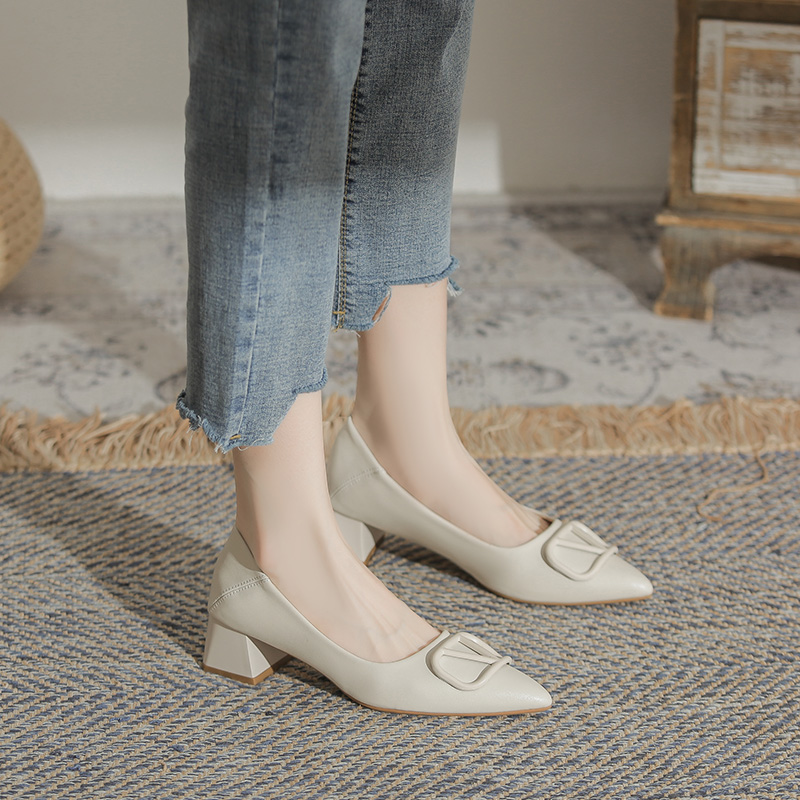 法式真皮高跟鞋女2025新款配裙子气质单鞋中跟软皮粗跟妈妈鞋通勤
