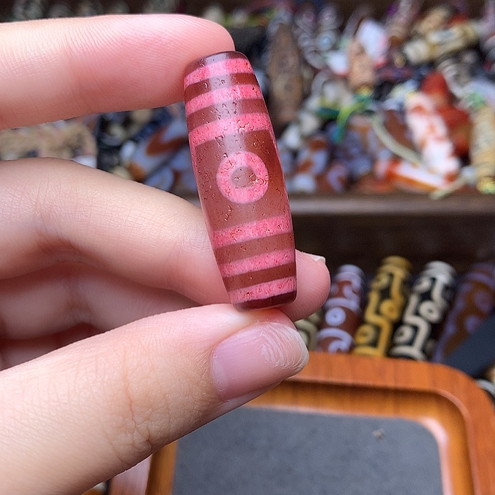 未镶嵌发一个玛瑙/玉髓