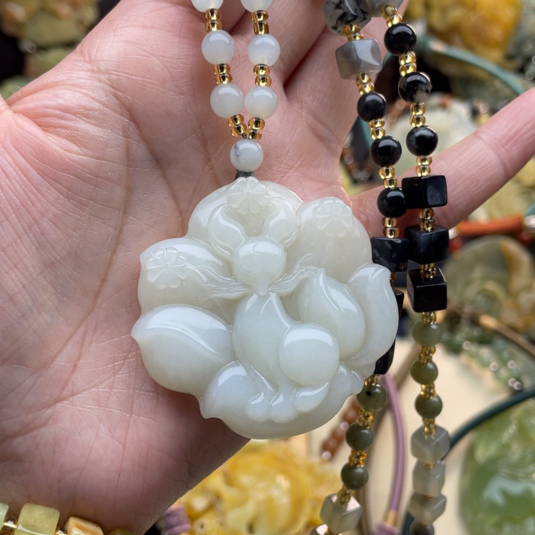 蛇纹石玉颈饰未镶嵌