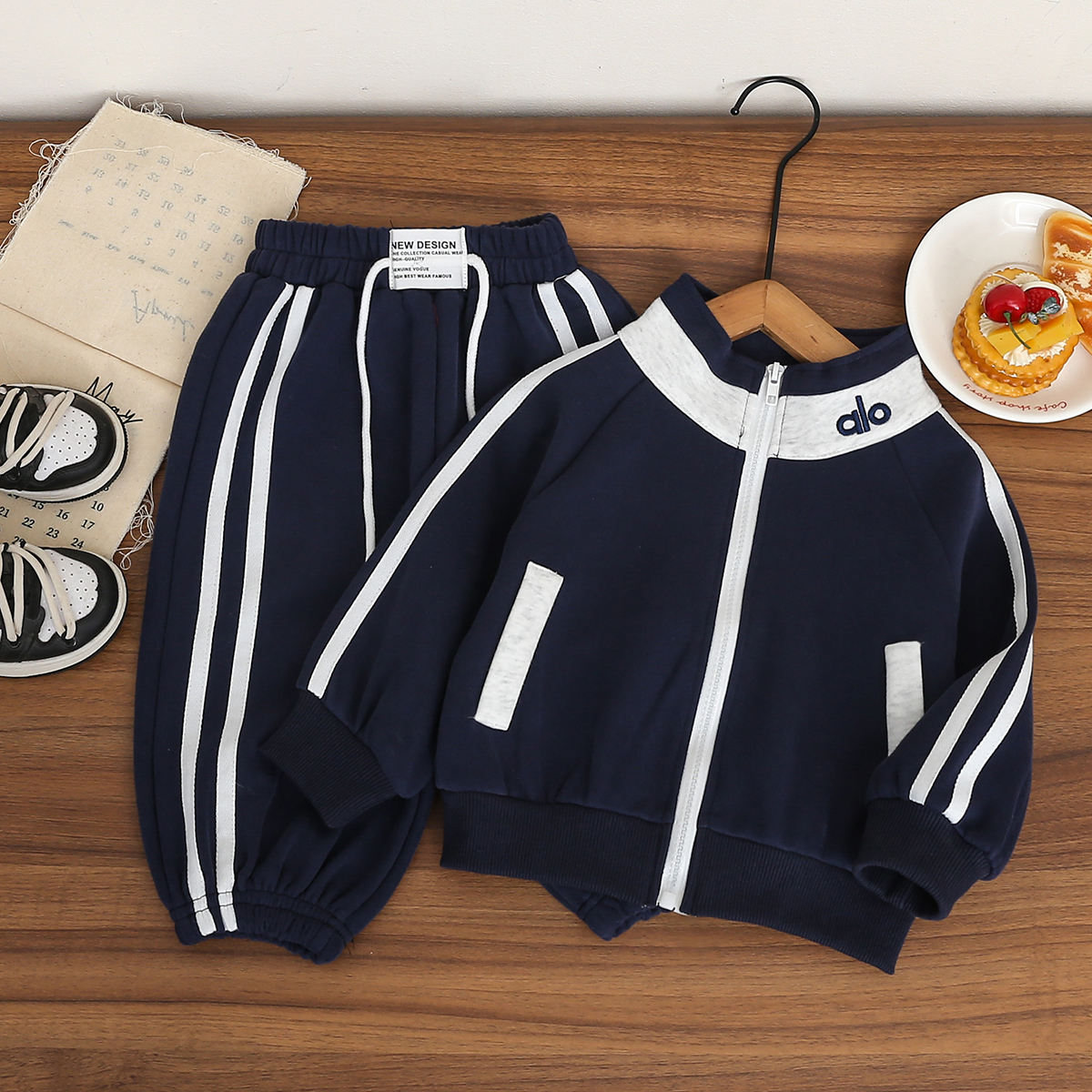 儿童秋季新款韩版撞色棉质运动套装男女童洋气中大童拉链衫俩件套