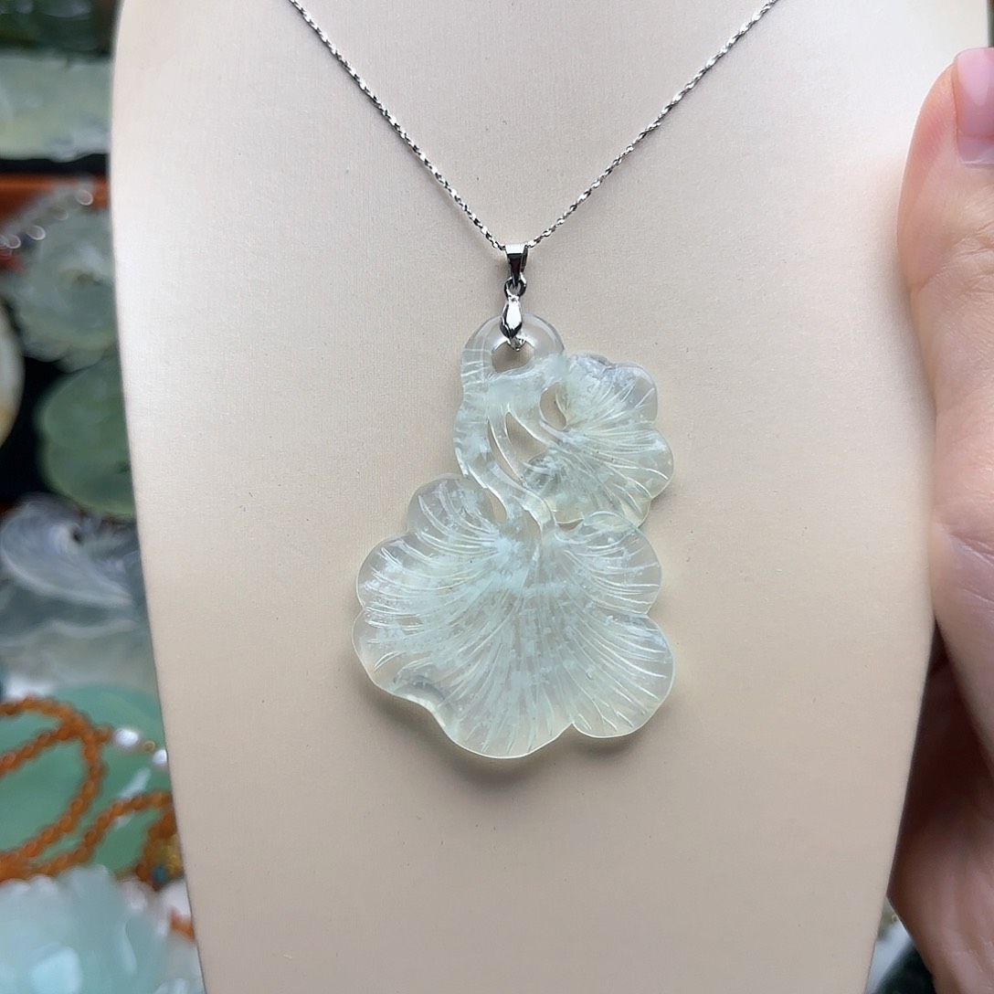 蛇纹石玉颈饰未镶嵌