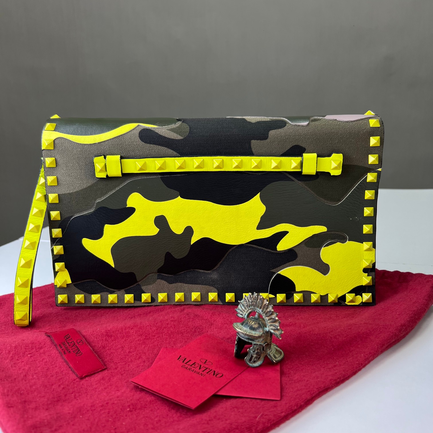 95新 Valentino/华伦天奴 铆钉牛皮拼布迷彩限量手拿包/全套附件