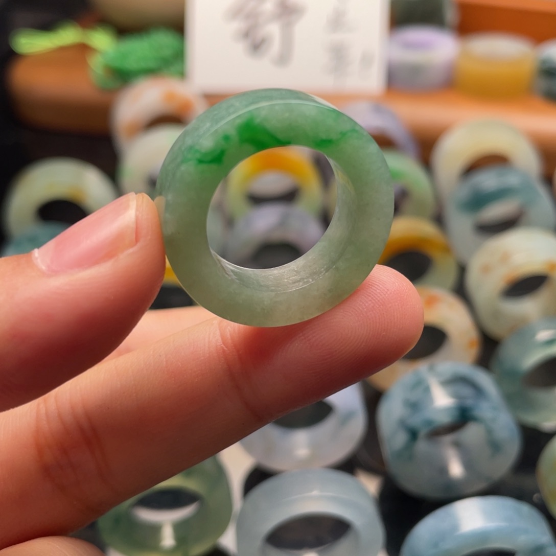 未镶嵌定制翡翠  阳绿