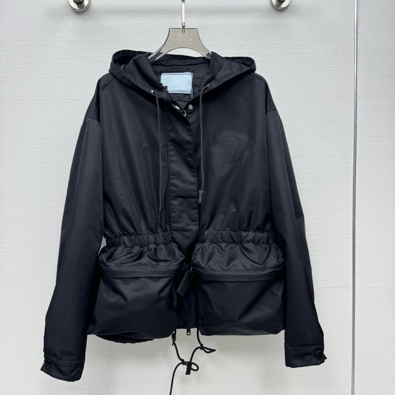 064--黑色冲锋收腰上衣外套