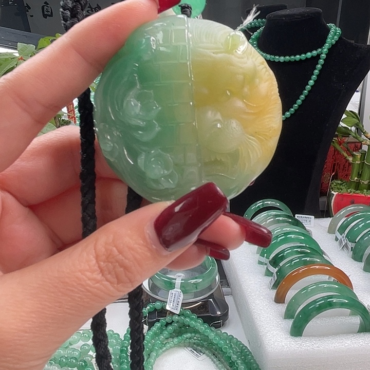 石英质玉颈饰未镶嵌我****天