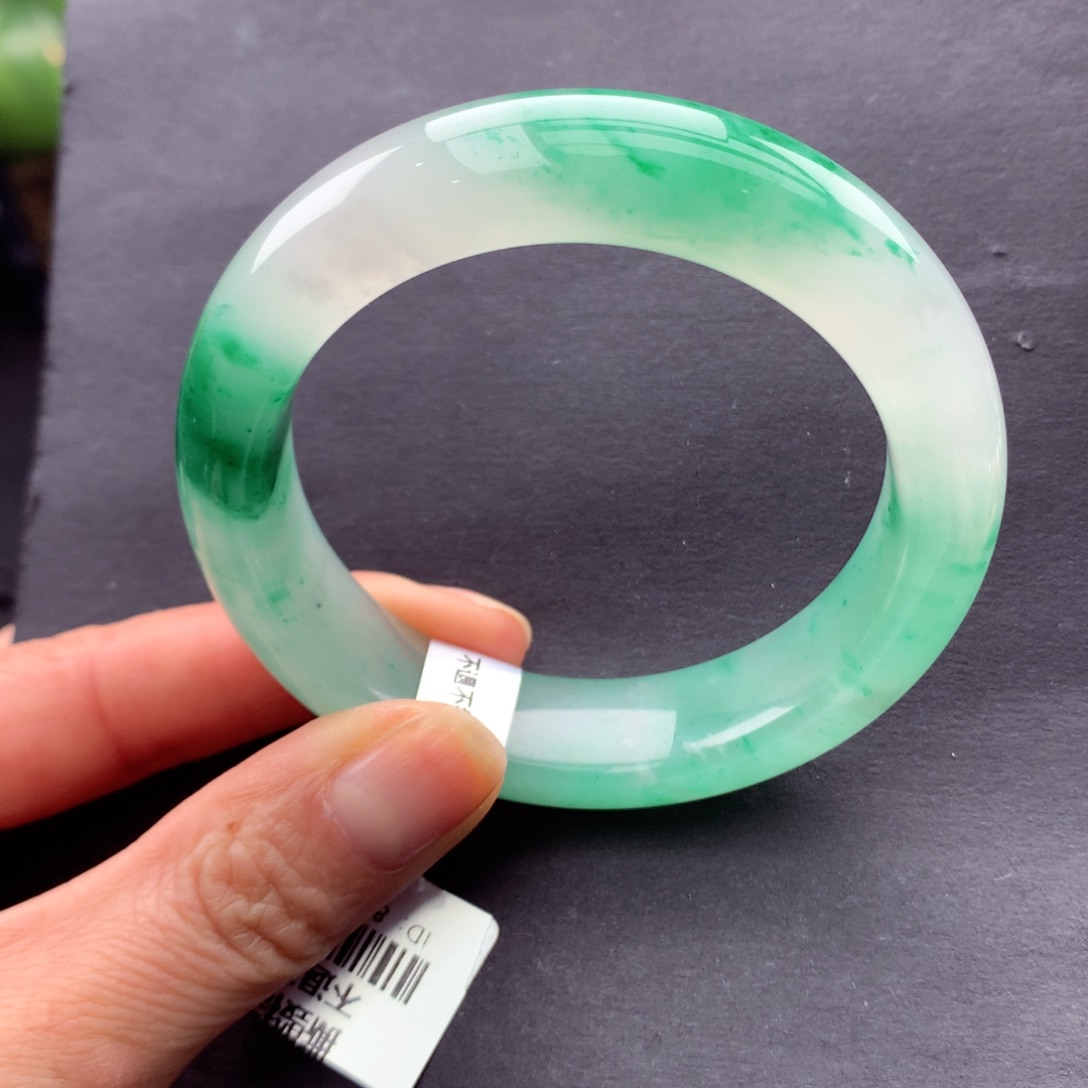 【闪购商品】未镶嵌手镯石英质玉
