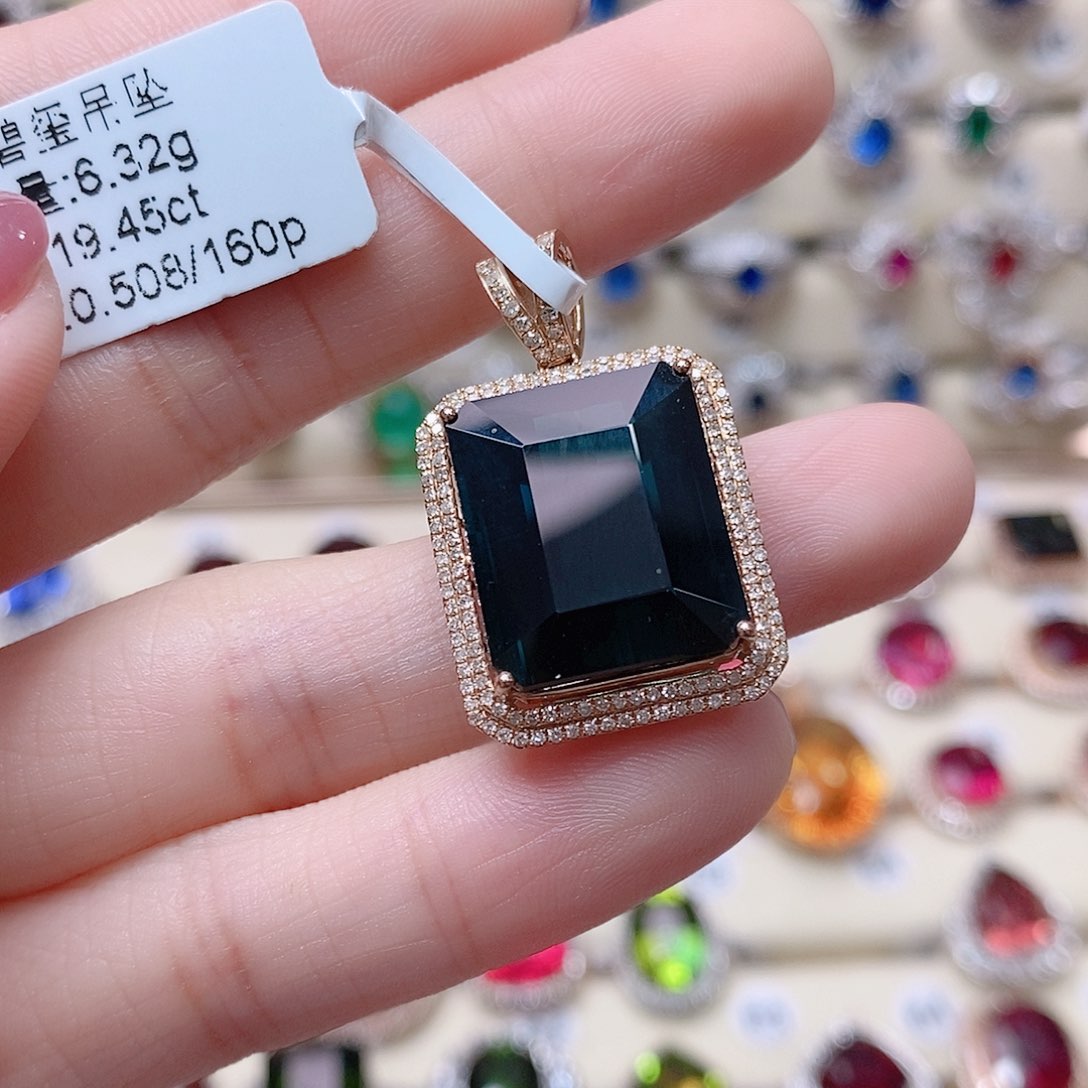 碧玺吊坠(不含链)18K金镶嵌毛**爷