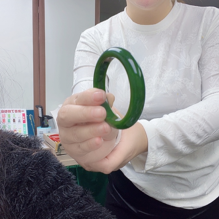 和田玉未镶嵌手镯备注圈口