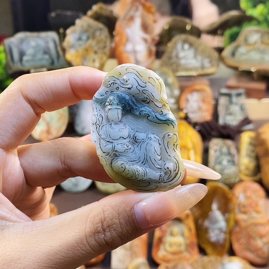 定制翡翠未镶嵌自在观音