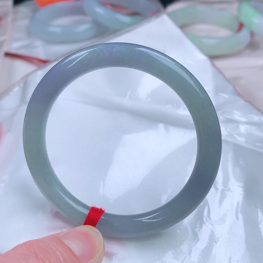 翡翠手镯（圆镯）未镶嵌。。