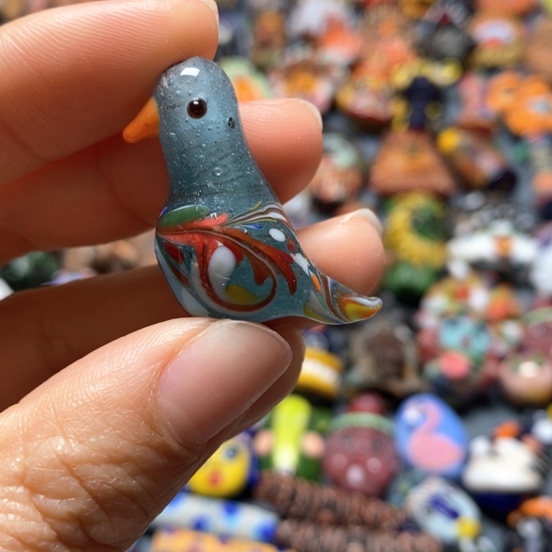 琉璃颈饰印度尼西亚小鸟