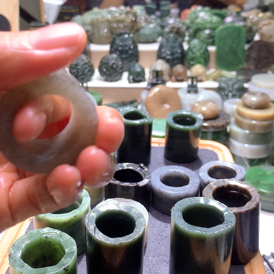 小***凡和田玉未镶嵌颈饰