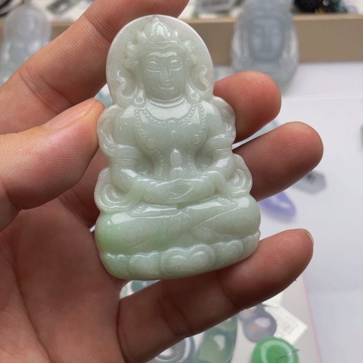 翡翠未镶嵌颈饰观音