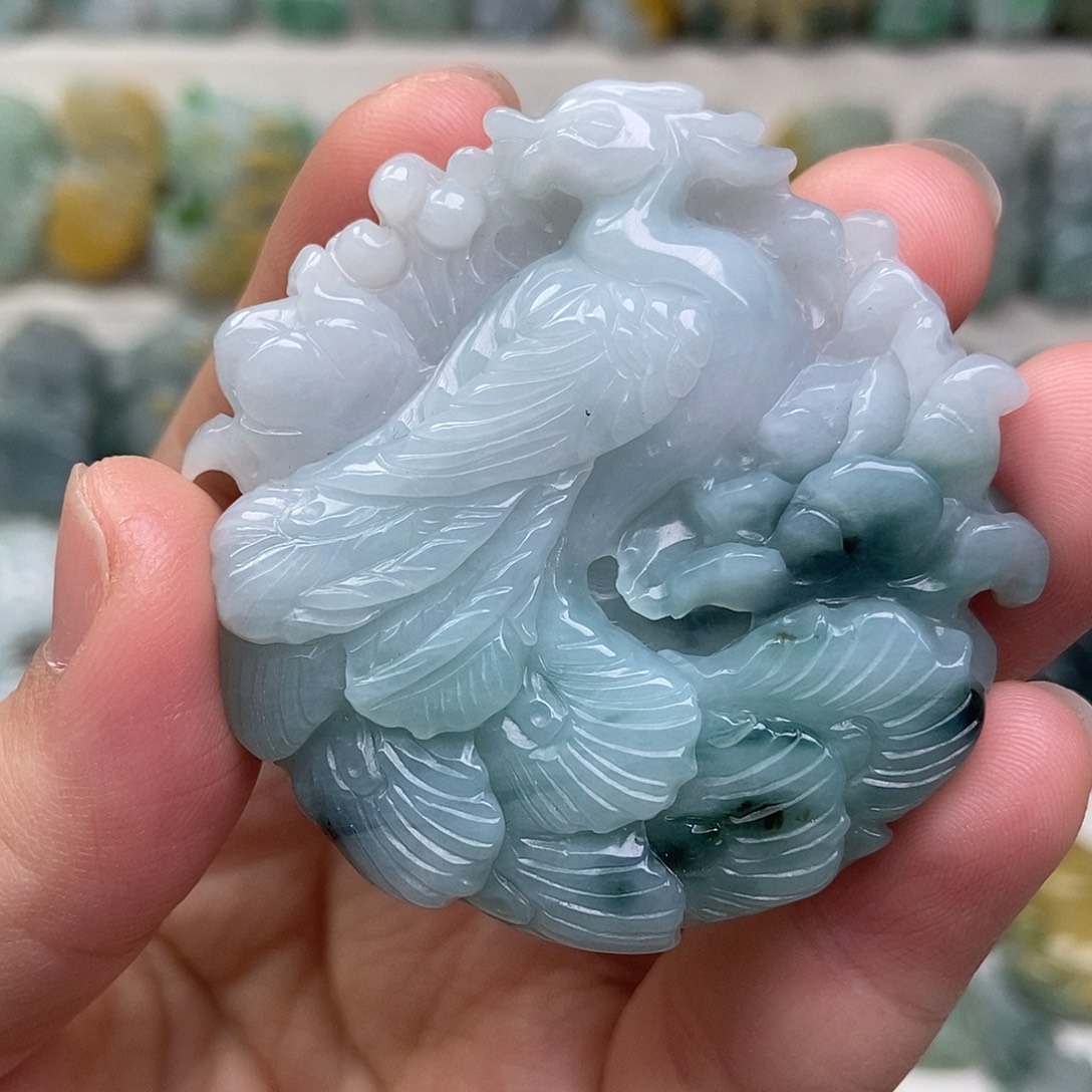 翡翠未镶嵌吊坠(赠链)